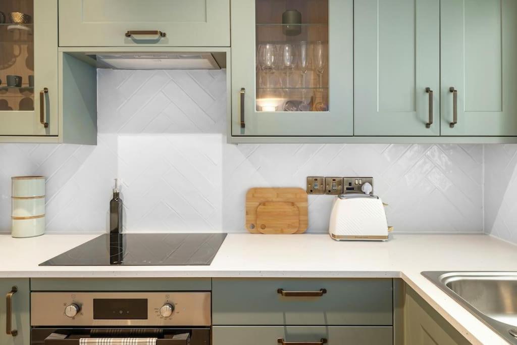 Spacious Apartment - 5 Minutes Walk To Bath Abbey Экстерьер фото