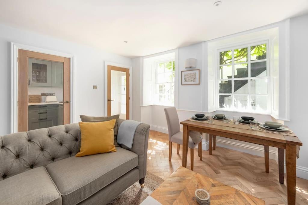 Spacious Apartment - 5 Minutes Walk To Bath Abbey Экстерьер фото