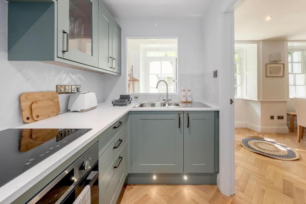 Spacious Apartment - 5 Minutes Walk To Bath Abbey Экстерьер фото