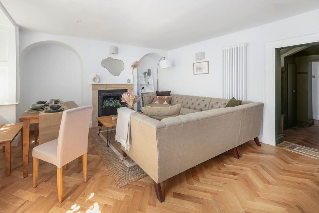 Spacious Apartment - 5 Minutes Walk To Bath Abbey Экстерьер фото